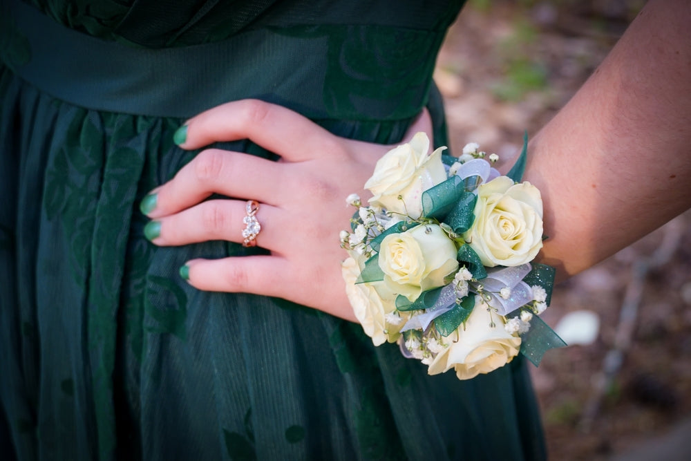 Florists: How to Make a Corsage