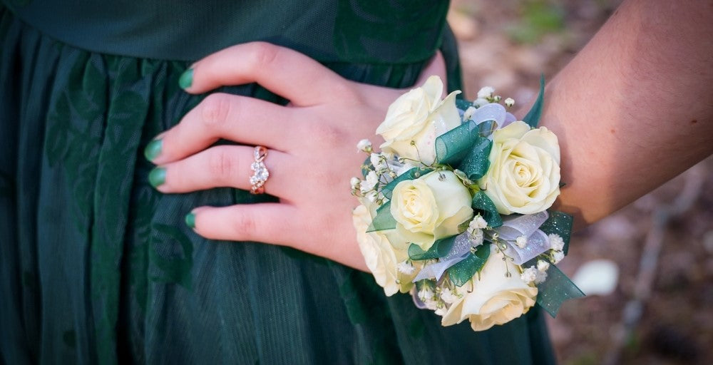 How to Make a Wrist Corsage with Corsage Creations