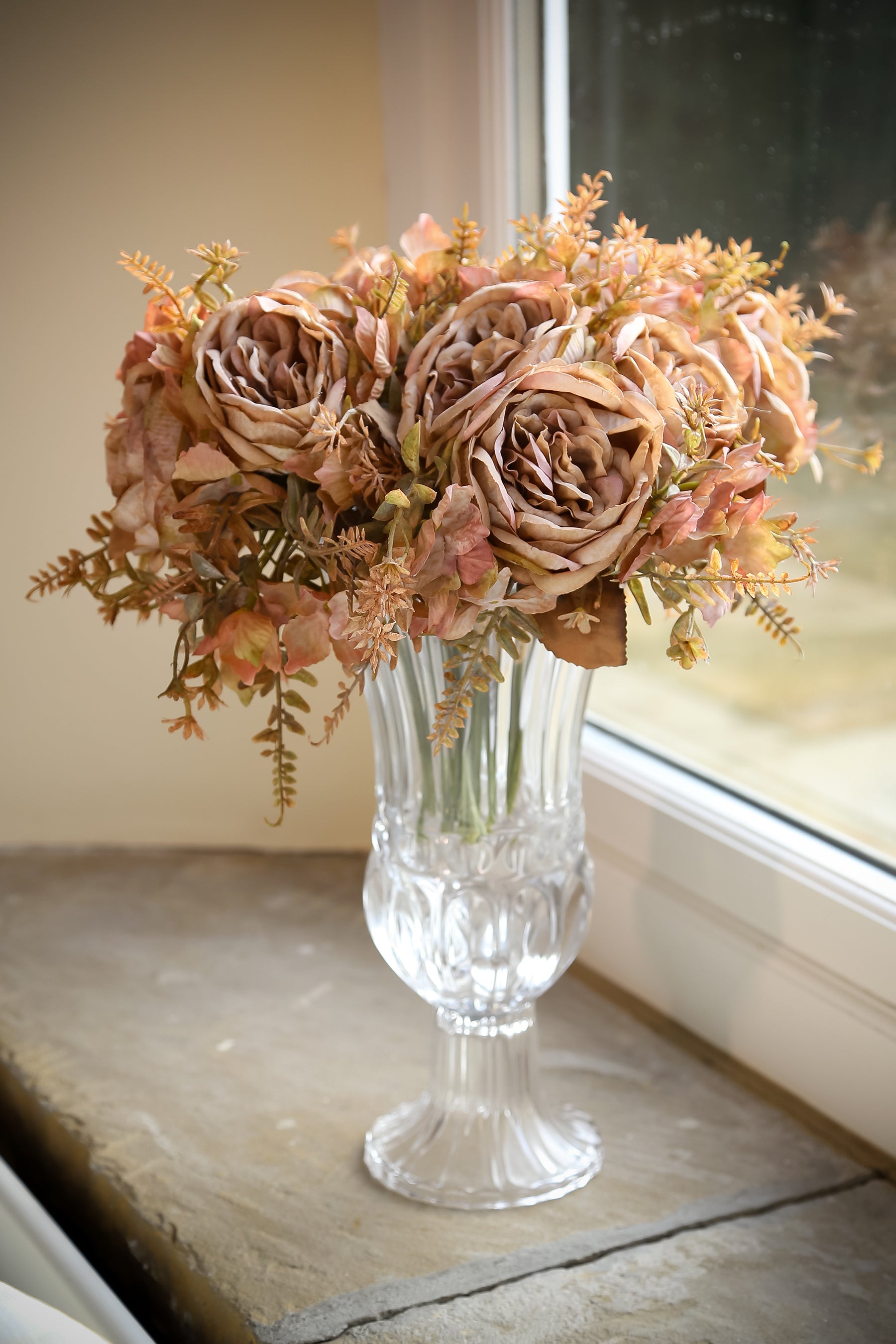 The Perfect Vase for Faux Flowers: Tips and Tricks for Stylish Styling