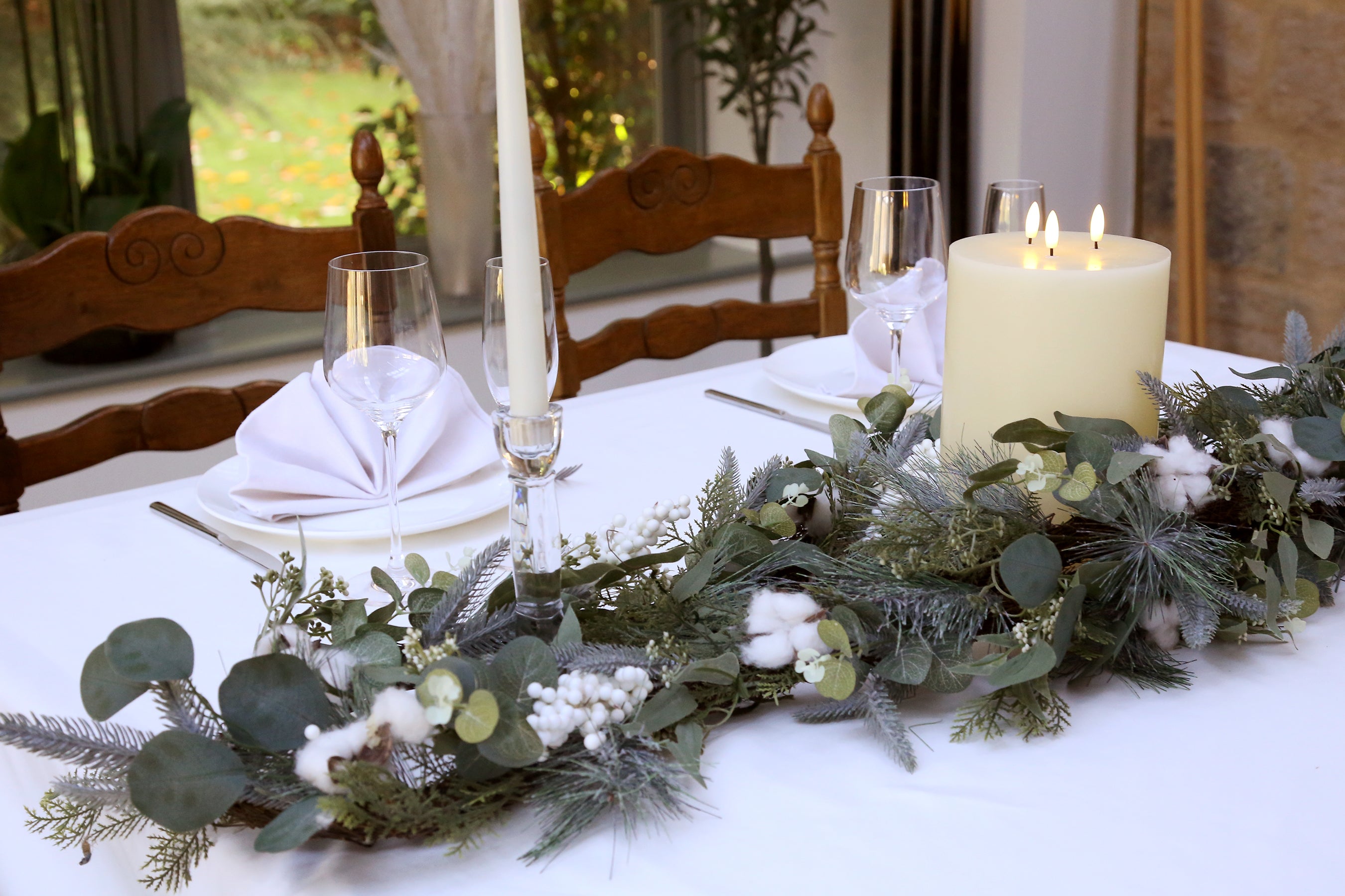 Create the Perfect Top Table with Faux Garlands – Beauty Without Breaking the Bank