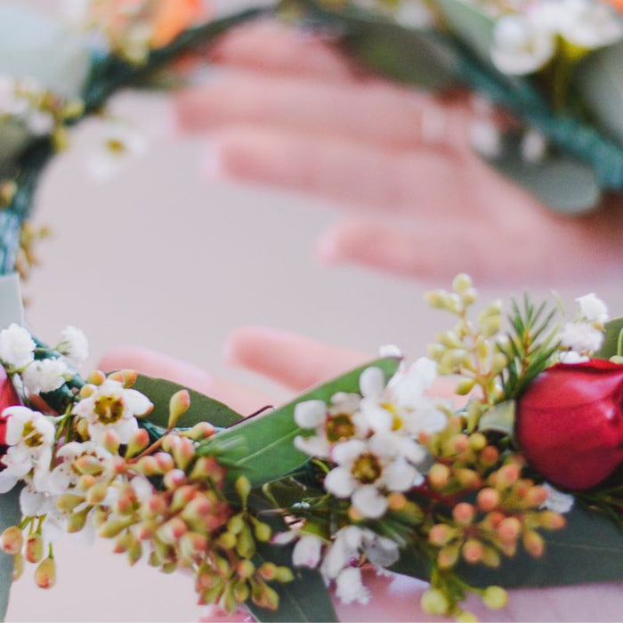 How to Make a Flower Crown (The Easy Way!)